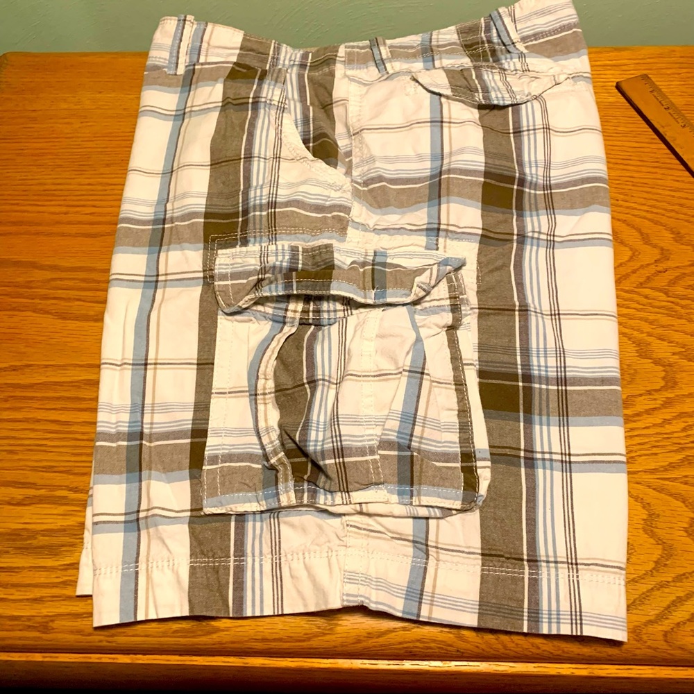 Arizona White Tan & Blue Plaid Cargo Shorts
